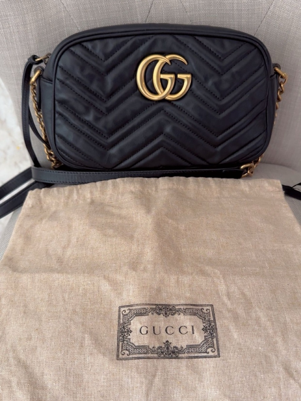 Gucci Black Chevron Leather Crossbody Bag with Gold GG - Picture 5 of 6